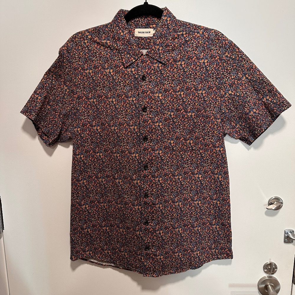 Taylor Stitch: The Short Sleeve Hawthorne in Flower Field (M, size 40)